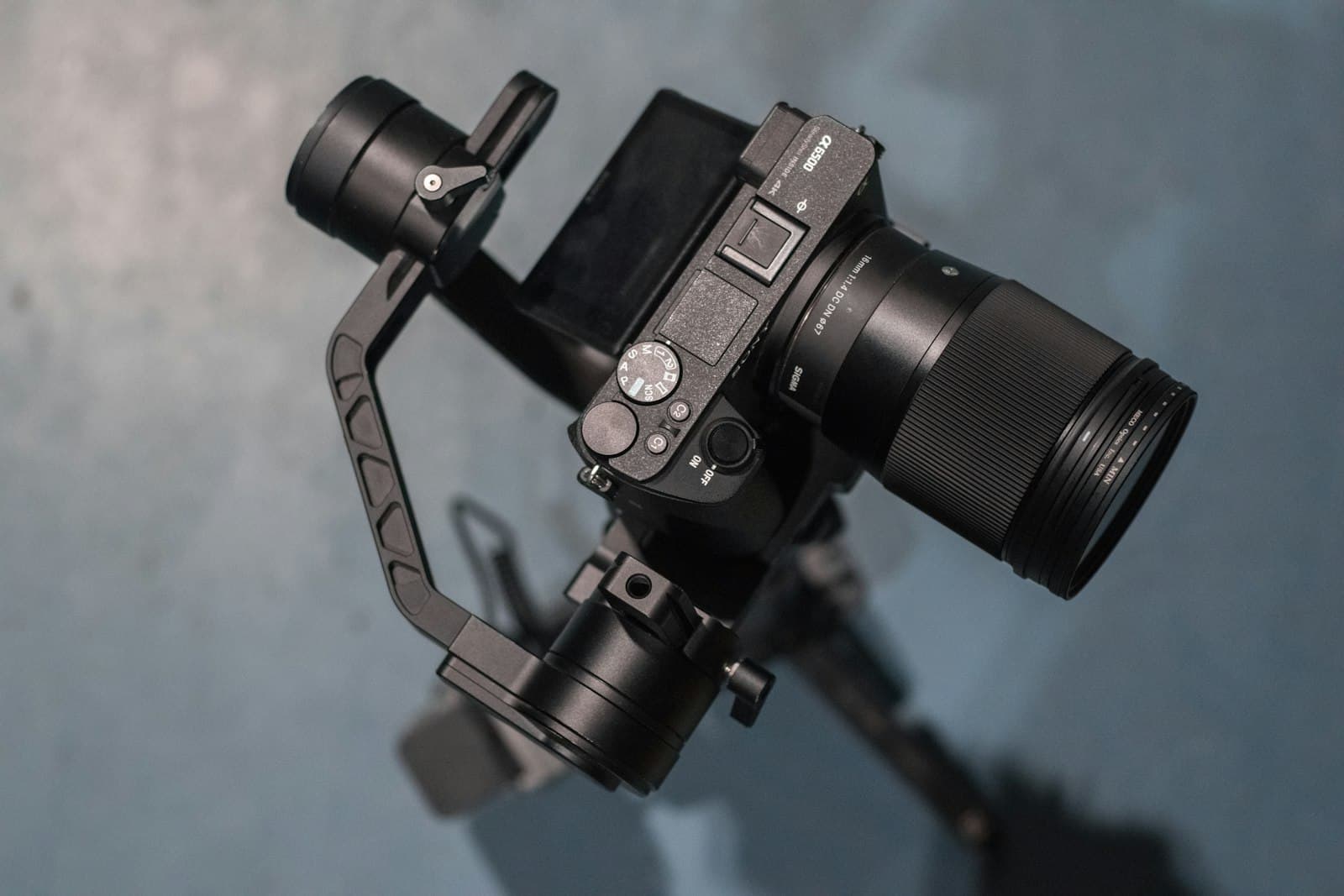 Gimbal 3-aksial për mirrorless
